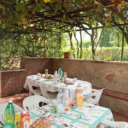 Casa Del Girasole Bed & Breakfast 2*